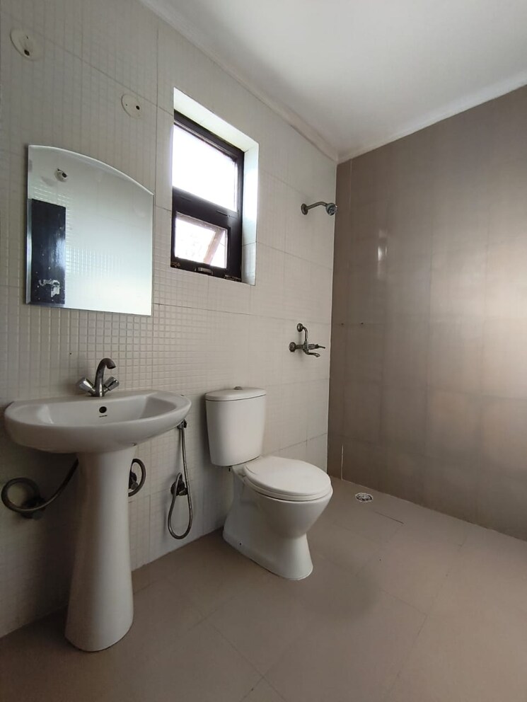 Bathroom, sector 45 3 Bedroom 2000 Sq.Ft. Apartment In Sector 45 Faridabad 9390245