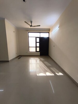 Room in 3 BHK Apartment at Sector 45 – for Sale