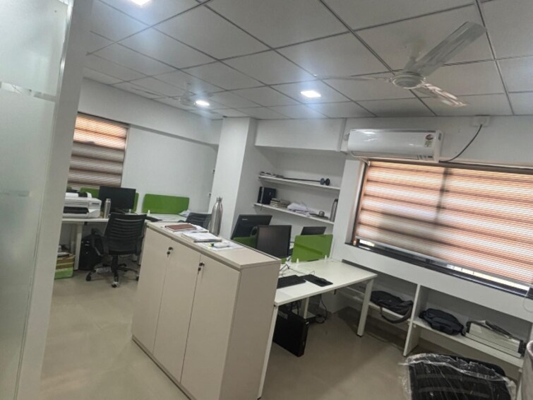 Team Area, kothrud Commercial Office Space 500 Sq.Ft. In Kothrud Pune 9390264