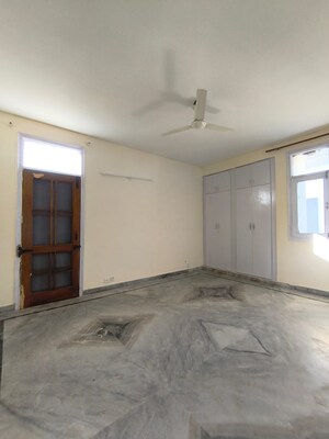 Room in 3 BHK Apartment at Creative Huts Society, Sector 21c – for Rent