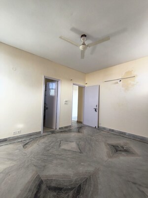 Room in 3 BHK Apartment at Creative Huts Society, Sector 21c – for Rent