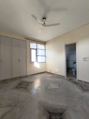 Room in 3 BHK Apartment at Creative Huts Society, Sector 21c – for Rent