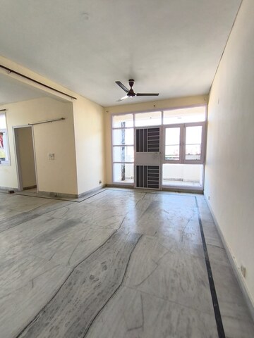 Room in 3 BHK Apartment at Creative Huts Society, Sector 21c – for Rent
