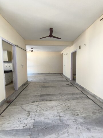 Room in 3 BHK Apartment at Creative Huts Society, Sector 21c – for Rent