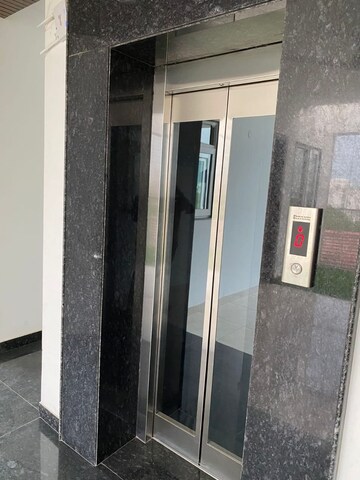 Building Lobby in 1 BHK Builder Floor at Sector 40 – for Rent