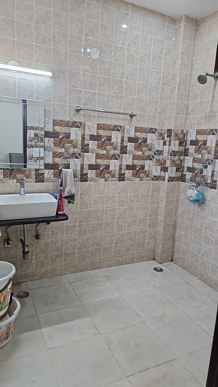 Bathroom, sector 40 1 Bedroom 739 Sq.Ft. Builder Floor In Sector 40 Gurgaon 9390276