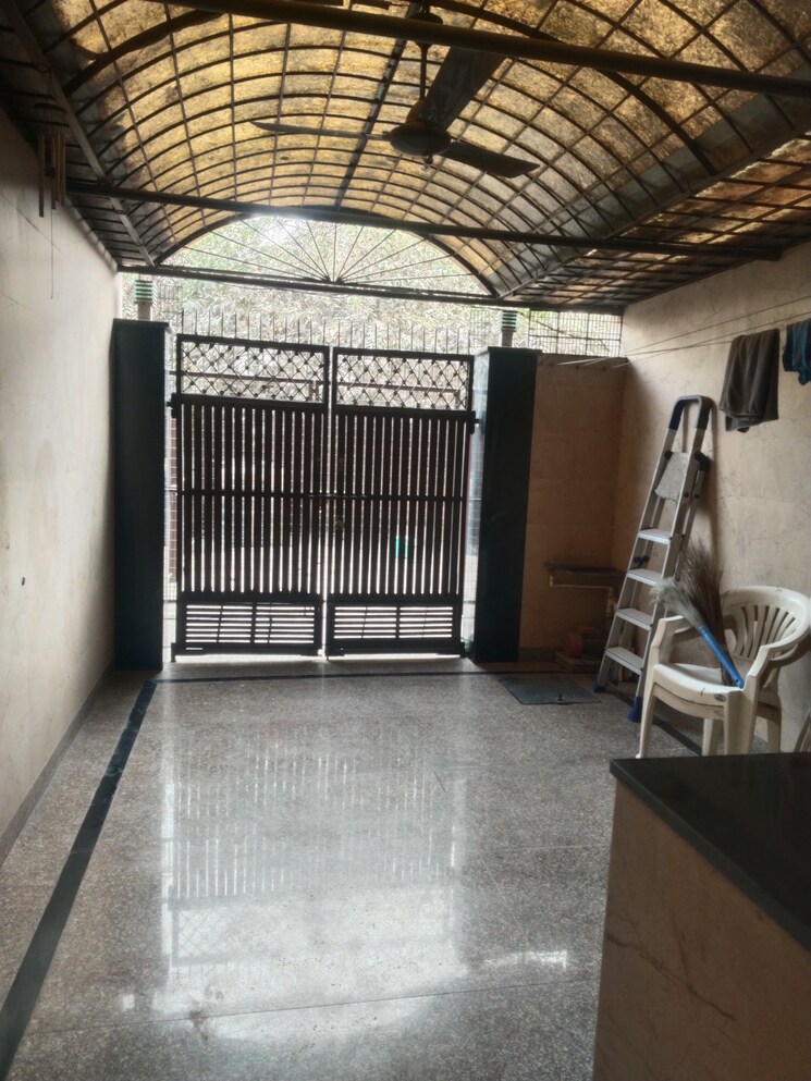 Living Room, sarita vihar 3 Bedroom 2000 Sq.Ft. Apartment In Sarita Vihar Delhi 9390300