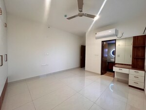 Room in 3 BHK Apartment at Prestige Beverly Hills, Kokapet – for Rent