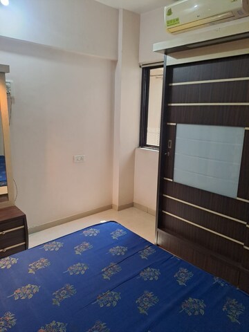 Room in 1 BHK Apartment at West View CHS Kandivali, Kandivali West – for Rent