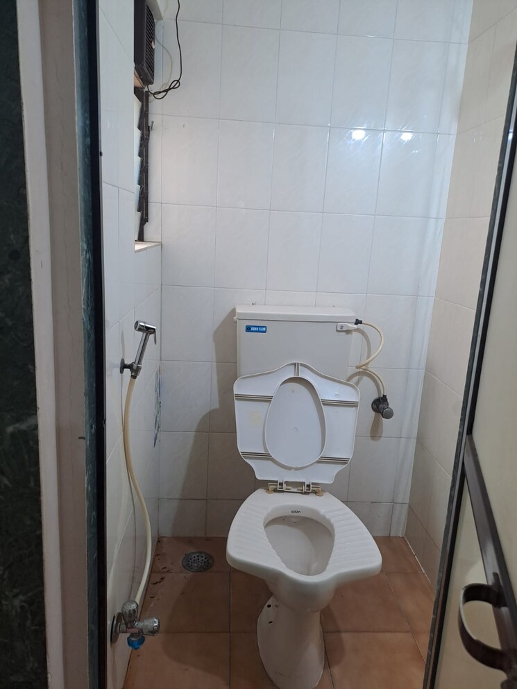 Bathroom, west-view-chs-kandivali 1 Bedroom 430 Sq.Ft. Apartment In Kandivali West Mumbai 9390302