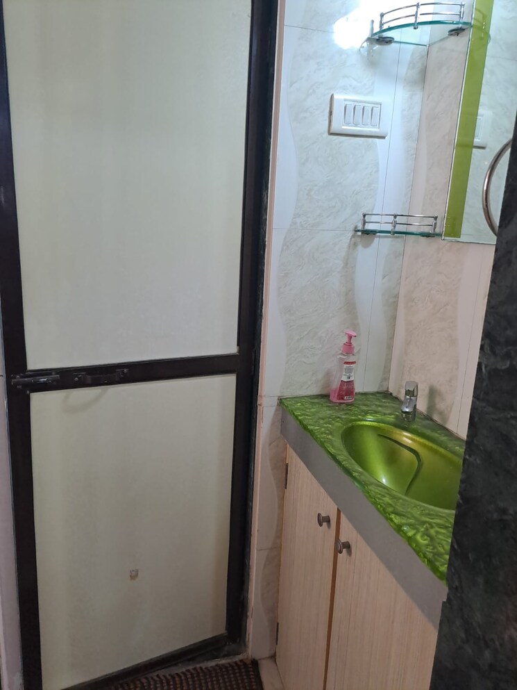 Attached Bathroom, west-view-chs-kandivali 1 Bedroom 430 Sq.Ft. Apartment In Kandivali West Mumbai 9390302