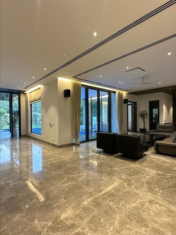 Living Room in 6+ BHK Villa at Civil Lines – for Sale