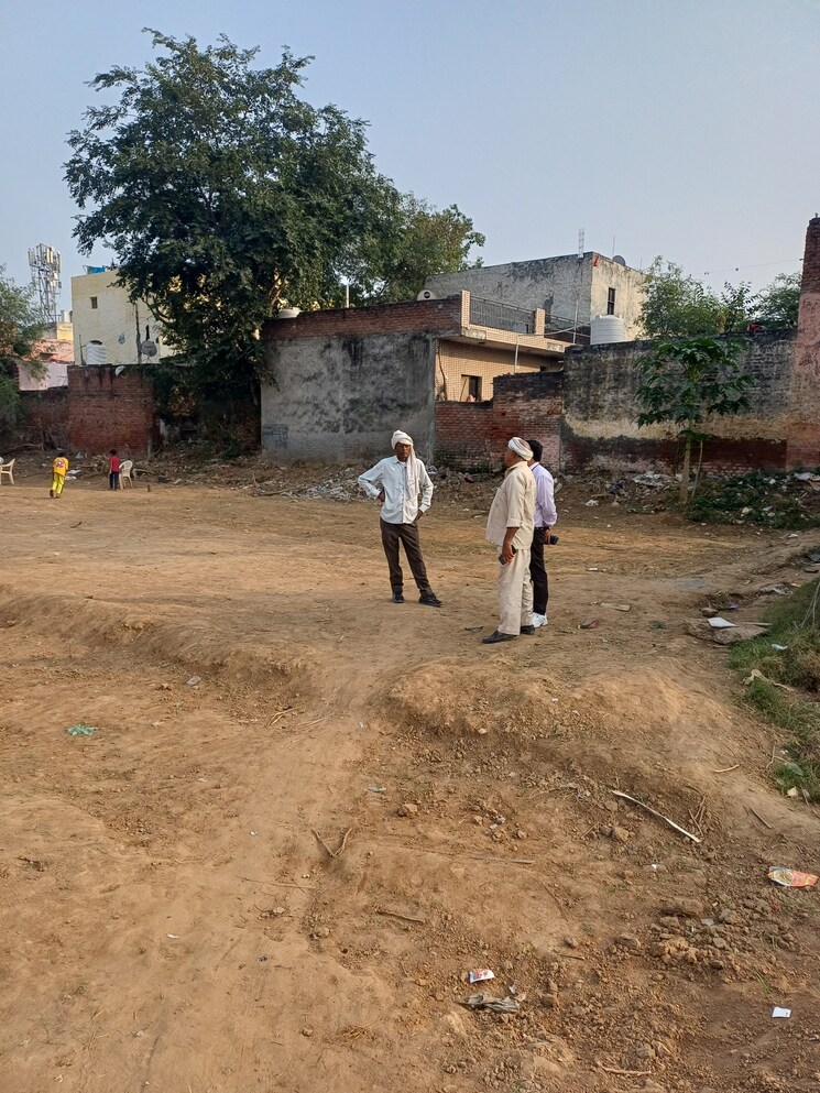 Garden, palla  61 Sq.Yd. Plot In Palla Faridabad 9390309