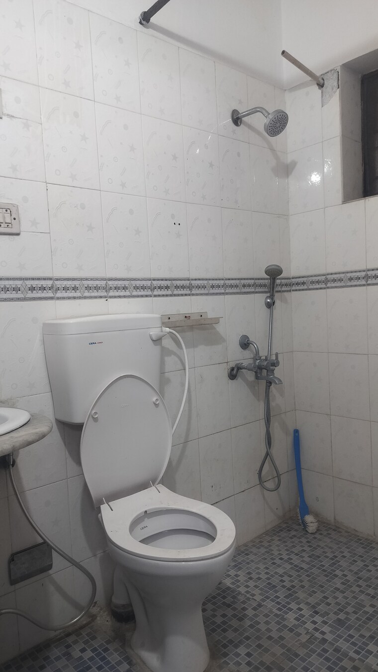 Bathroom, jubilee hills 3 Bedroom 1600 Sq.Ft. Apartment In Jubilee Hills Hyderabad 9390313