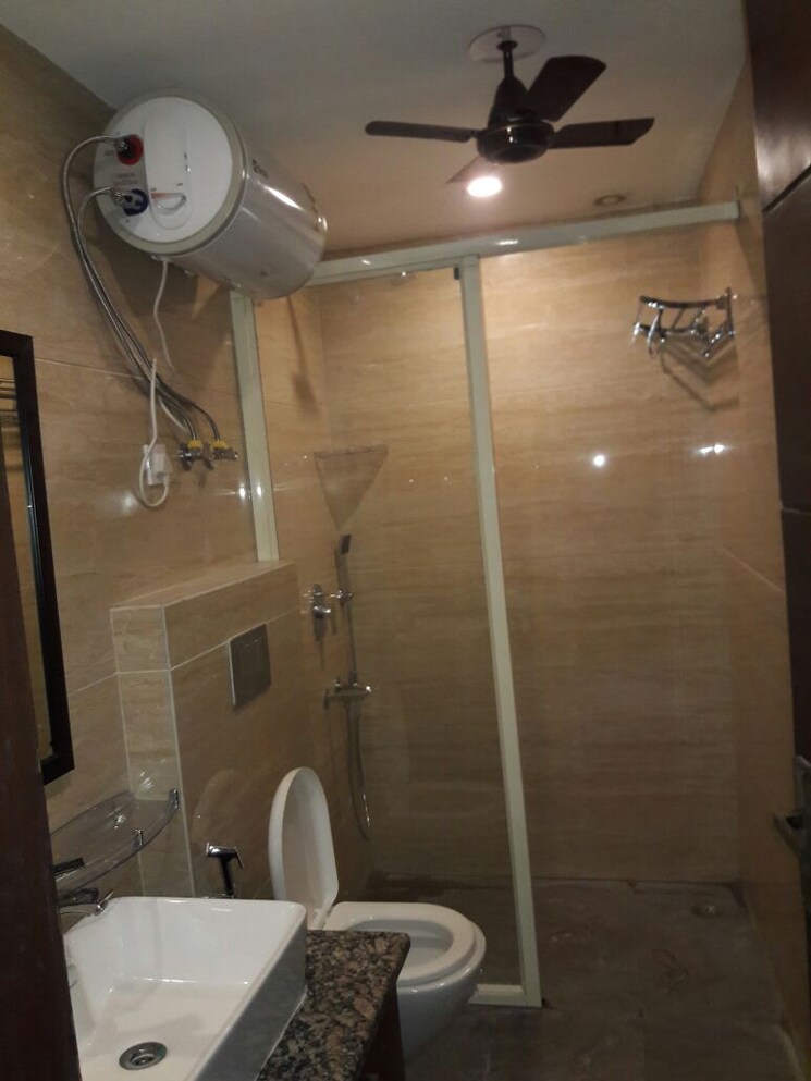 Bathroom, lajpat nagar 4 1 Bedroom 600 Sq.Ft. Builder Floor In Lajpat Nagar 4 Delhi 9390321
