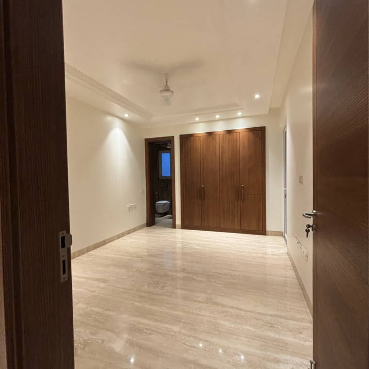 Room, vasant vihar 4 Bedroom 400 Sq.Yd. Builder Floor In Vasant Vihar Delhi 9390337