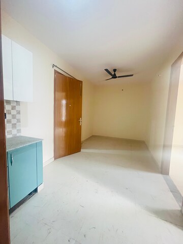 Room in 2 BHK Builder Floor at Sector 46 – for Rent