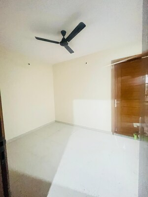 Room in 2 BHK Builder Floor at Sector 46 – for Rent