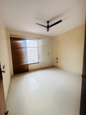 Room in 2 BHK Builder Floor at Sector 46 – for Rent