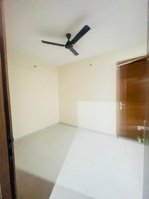 Room in 2 BHK Builder Floor at Sector 46 – for Rent