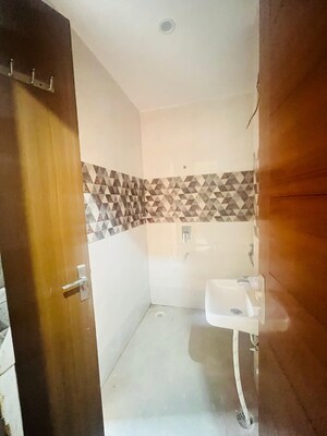 Bathroom in 2 BHK Builder Floor at Sector 46 – for Rent
