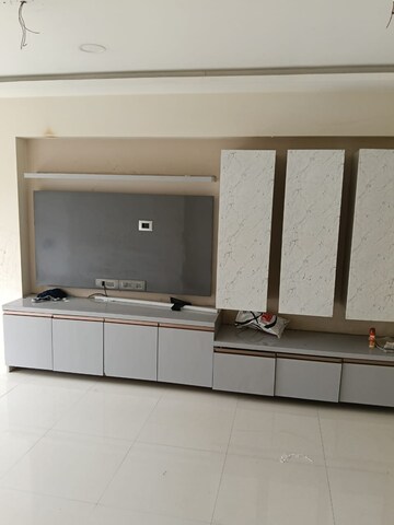 Furnished Amenities in 4 BHK Apartment at Chembur – for Rent