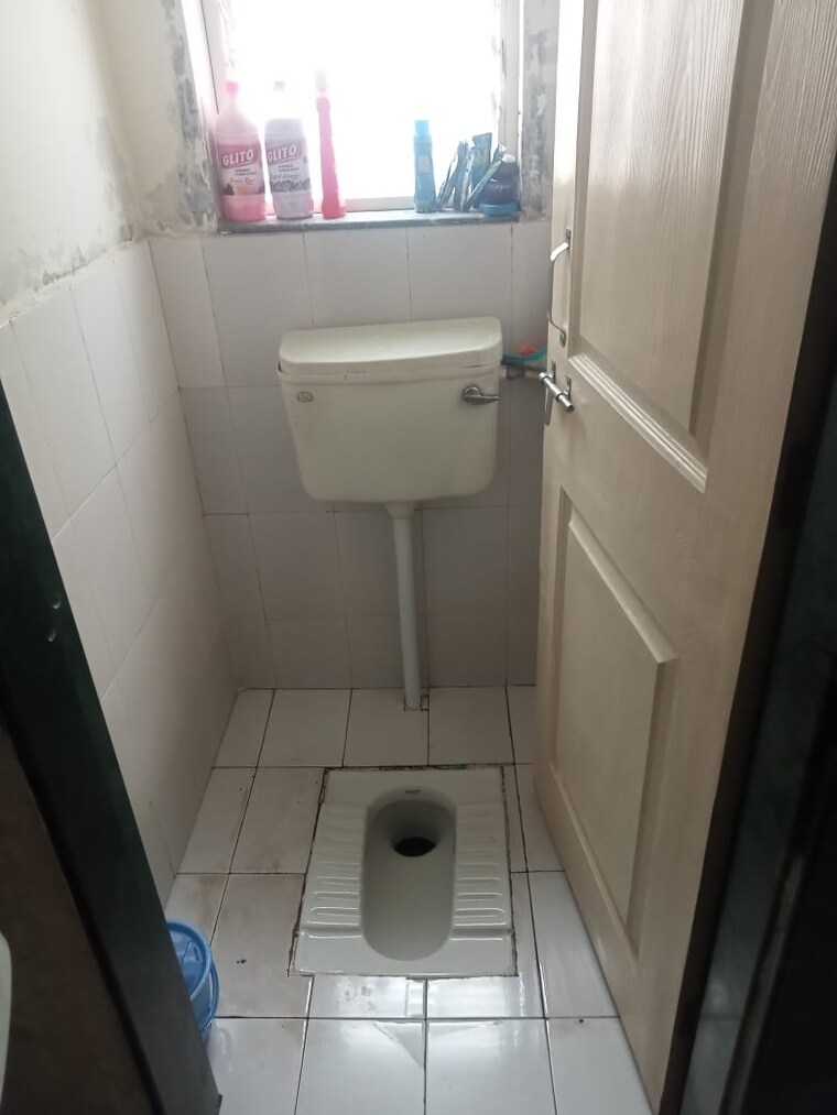 Bathroom, kumar-prerana 2 Bedroom 1000 Sq.Ft. Apartment In Aundh Pune 9390368