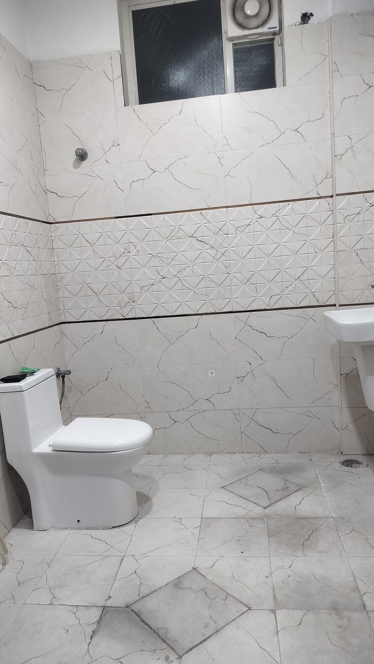 Bathroom, jubilee hills 3 Bedroom 1700 Sq.Ft. Apartment In Jubilee Hills Hyderabad 9390369
