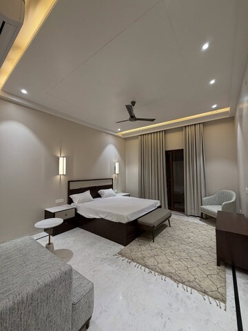 Bedroom in 4 BHK Apartment at Civil Lines – for Rent