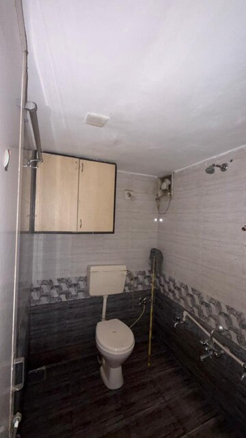 Attached Bathroom in 2 BHK Apartment at Nehru Nagar – for Rent