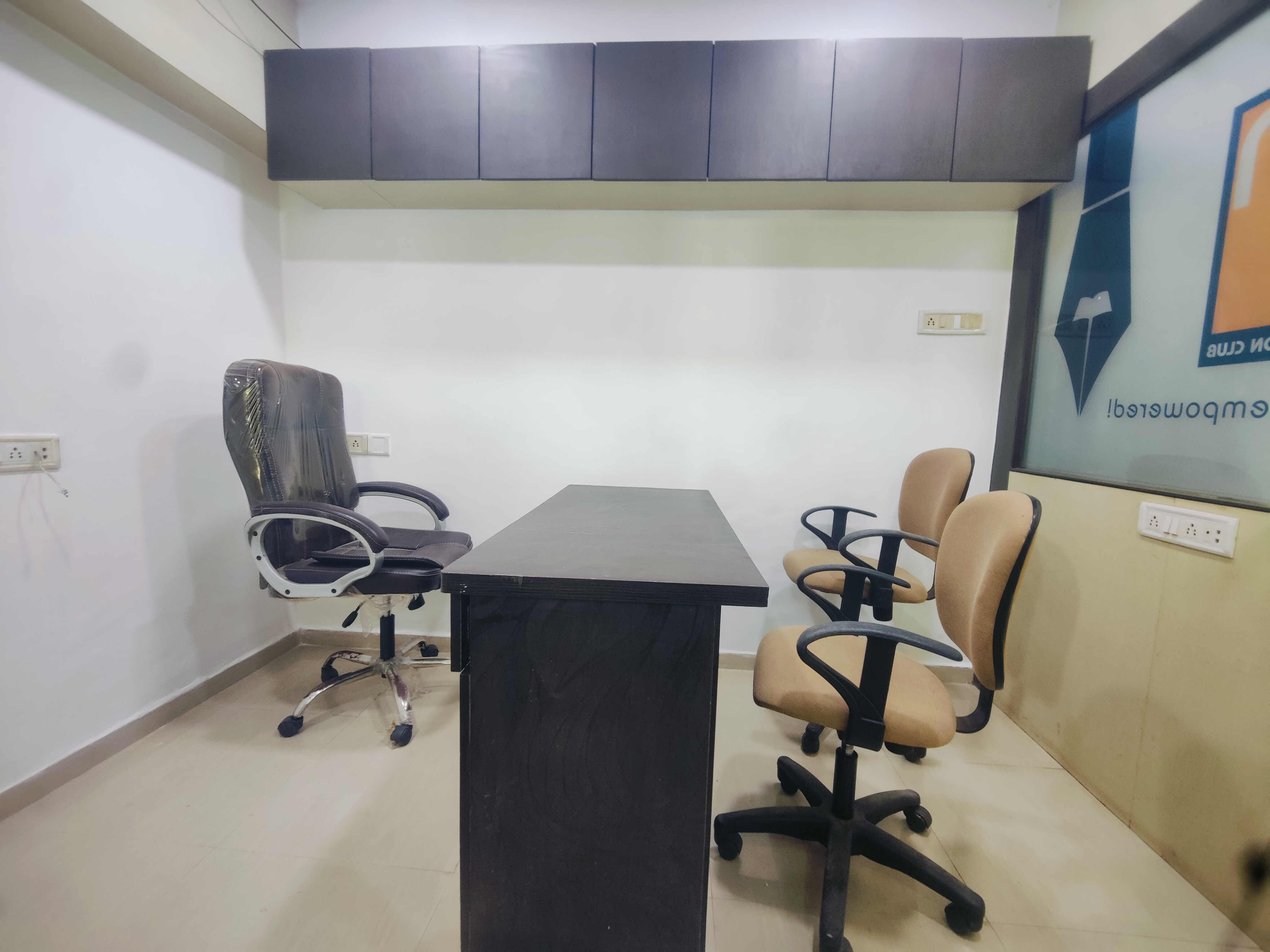 Office Space For Rent in Commercial Building 