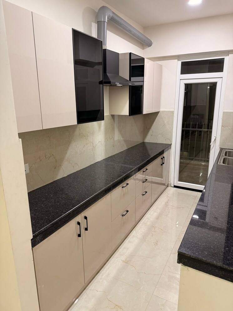 Kitchen, smart-world-gems 3.5 Bedroom 1423 Sq.Ft. Apartment In Sector 89 Gurgaon 9390422