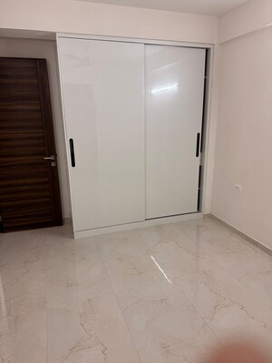 Room in 3.5 BHK Apartment at Smart World Gems, Sector 89 – for Rent