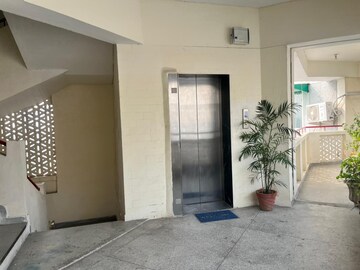 Room in 3 BHK Apartment at Jal Vayu Vihar Noida, Sector 21 – for Rent