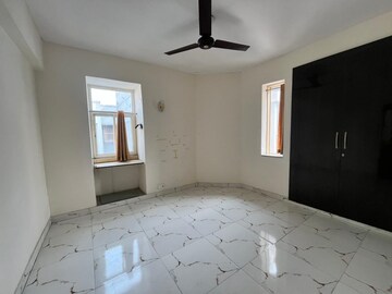 Room in 3 BHK Apartment at Jal Vayu Vihar Noida, Sector 21 – for Rent