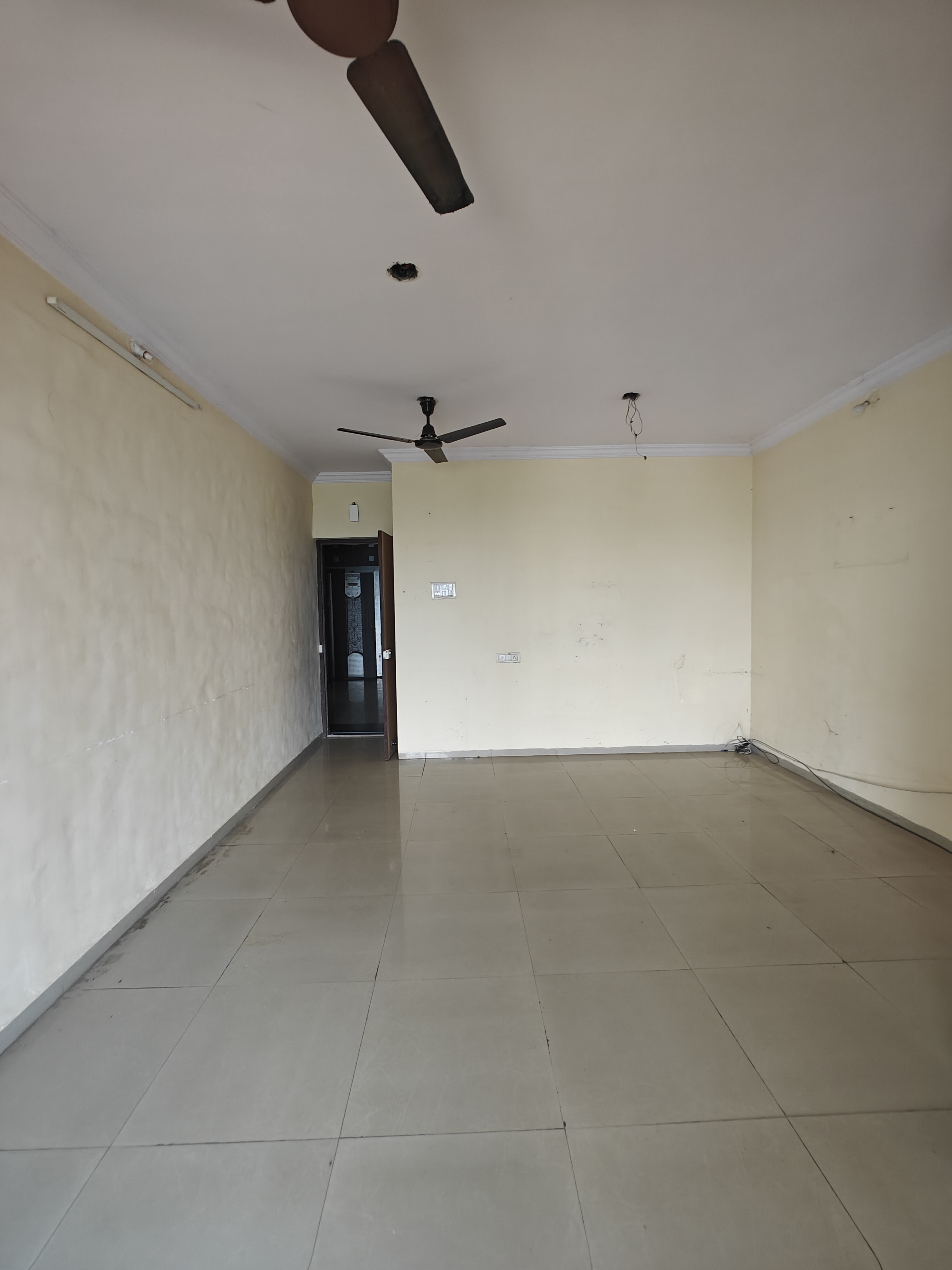 2 BHK Apartment For Rent in Maitri Tower