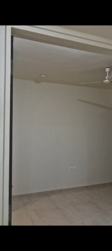 Room in 2 BHK Apartment at Courtyard by Narang Realty and The Wadhwa Group, Pokhran Road No Two – for Rent