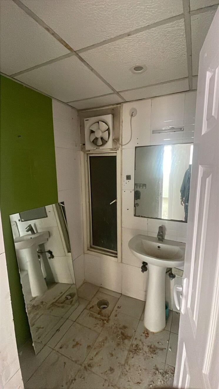 Bathroom, amrapali-golf-homes 3 Bedroom 1425 Sq.Ft. Apartment In Sector 4 Greater Noida Greater Noida 9390474