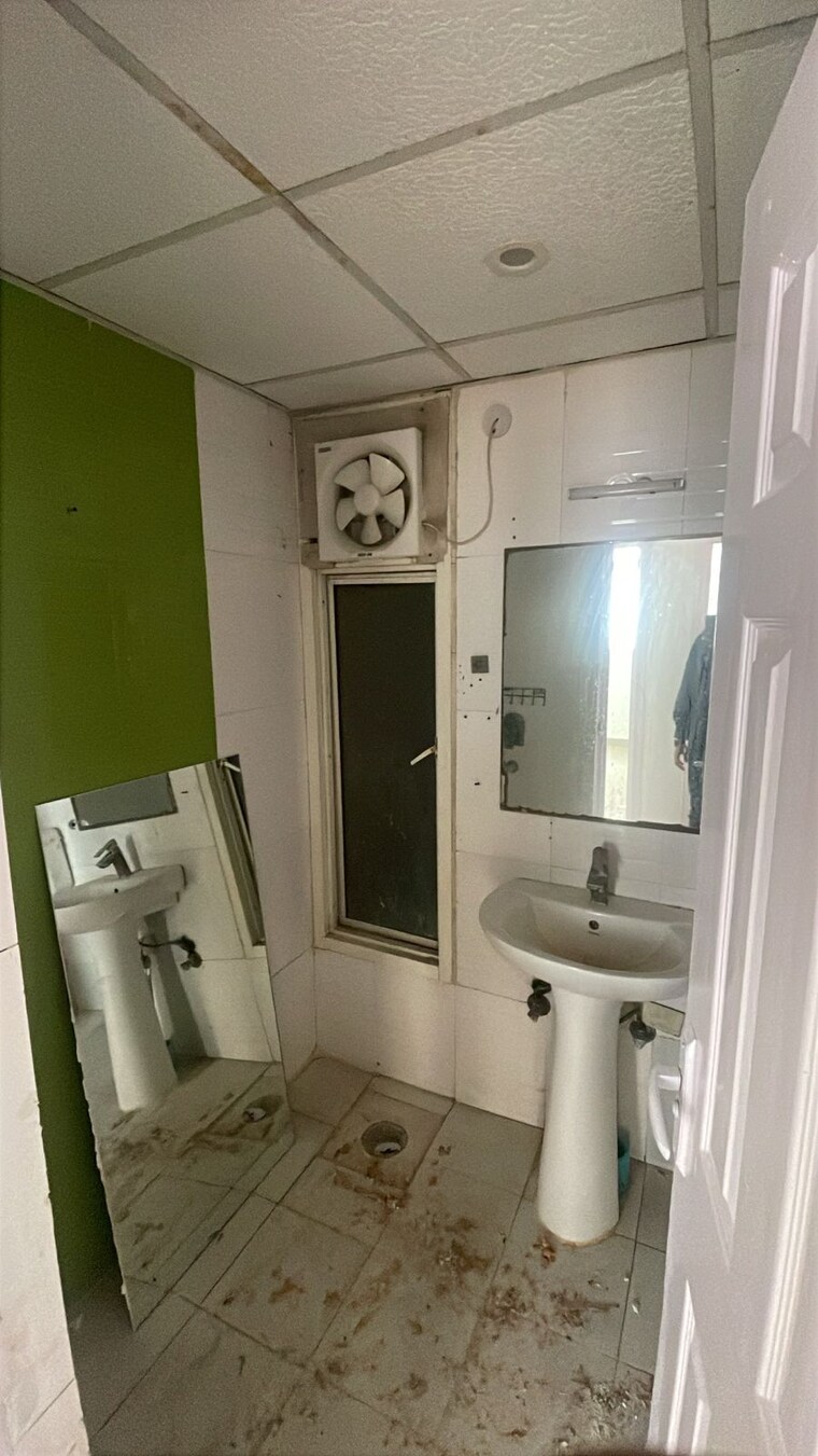 Bathroom, amrapali-golf-homes 3 Bedroom 1425 Sq.Ft. Apartment In Sector 4 Greater Noida Greater Noida 9390474