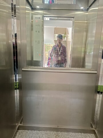 Bathroom in 1 BHK Builder Floor at Sector 40 – for Rent