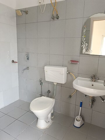 Bathroom in 1 BHK Builder Floor at Sector 40 – for Rent