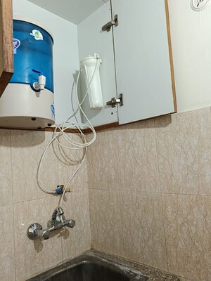 Bathroom in 1 BHK Builder Floor at Sector 40 – for Rent