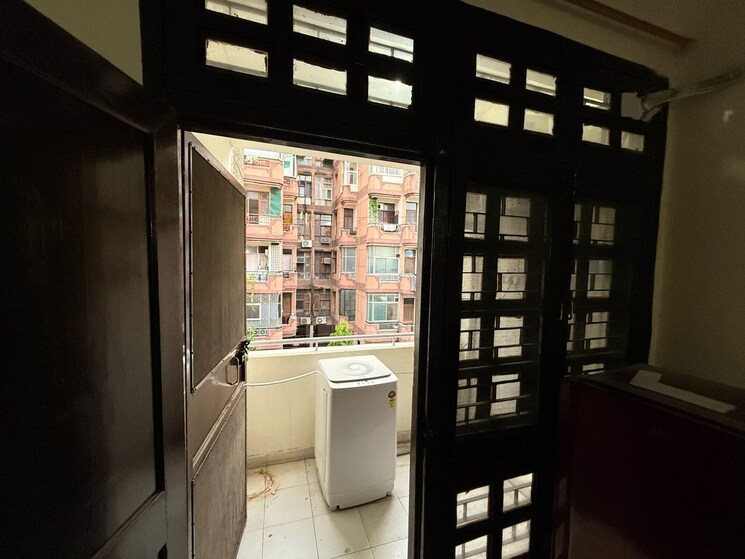  Parking, sector 52 2 Bedroom 1388 Sq.Ft. Builder Floor In Sector 52 Gurgaon 9390492