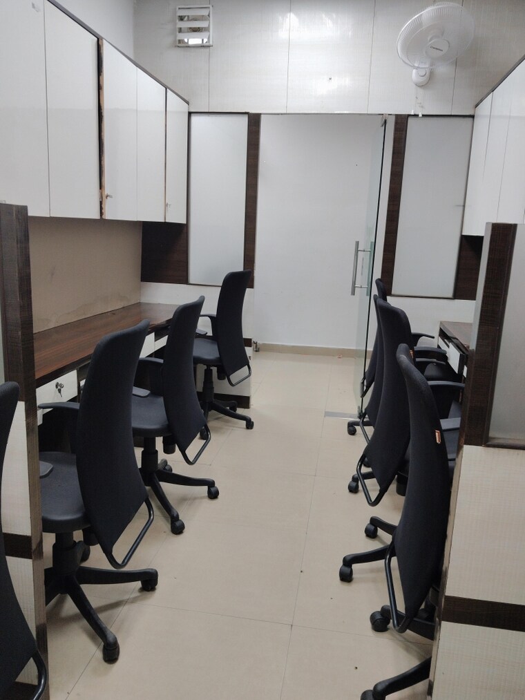Team Area, laxmi nagar Commercial Office Space 675 Sq.Ft. In Laxmi Nagar Delhi 9390503