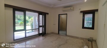 Room in 5 BHK Independent House at Sainik Farm – for Rent