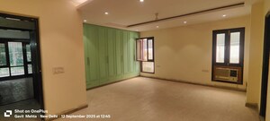 Room in 5 BHK Independent House at Sainik Farm – for Rent
