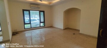 Room in 5 BHK Independent House at Sainik Farm – for Rent