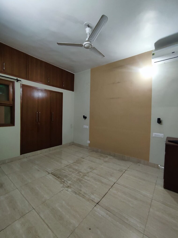 Room, saket 2 Bedroom 600 Sq.Ft. Builder Floor In Saket Delhi 9390517