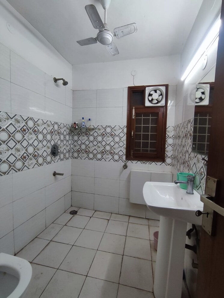 Bathroom, saket 2 Bedroom 600 Sq.Ft. Builder Floor In Saket Delhi 9390517