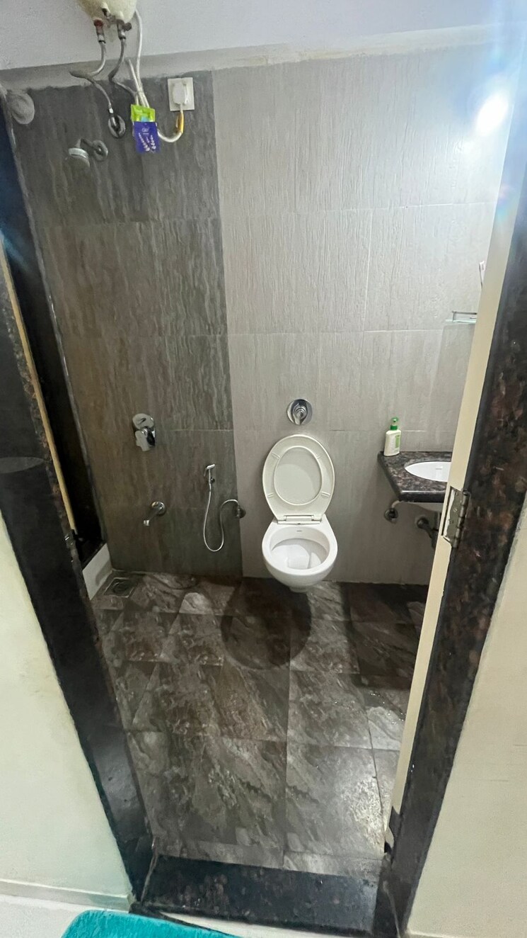 Bathroom, satguru-solitaire 2 Bedroom 680 Sq.Ft. Apartment In Thane West Thane 9390527
